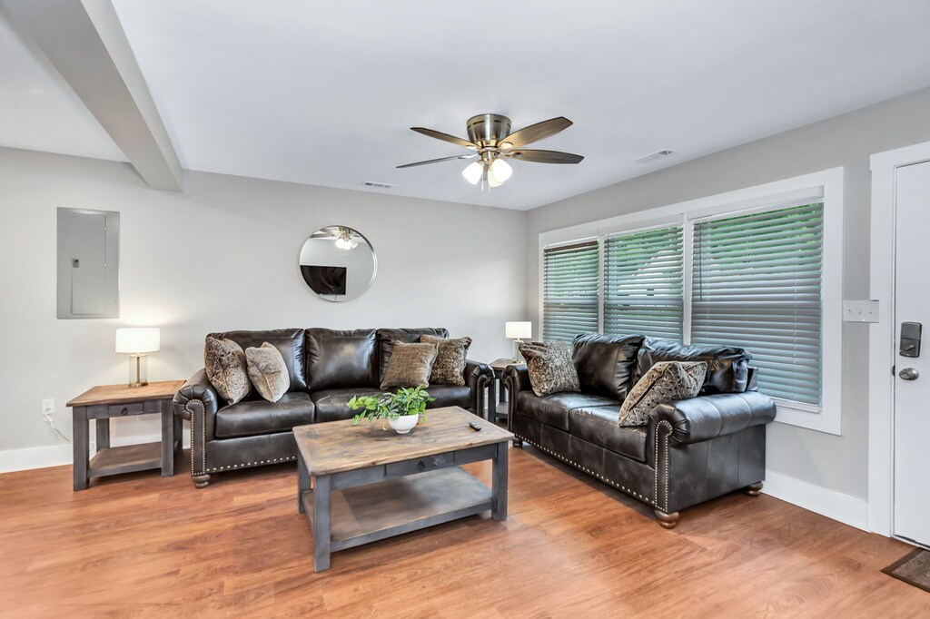 Building Photo - 1805 Oakwood Ave NE