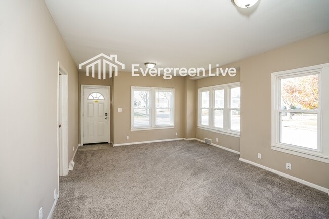 Building Photo - 2202 S 71st St