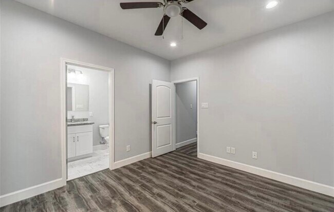 Building Photo - 8204 Moon Beam St