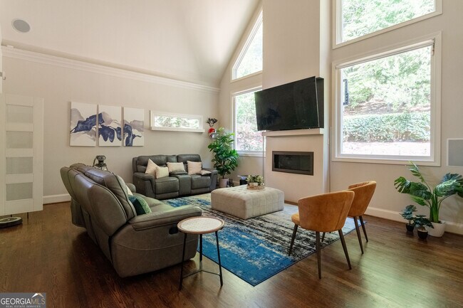 Building Photo - 3850 Glenhurst Dr