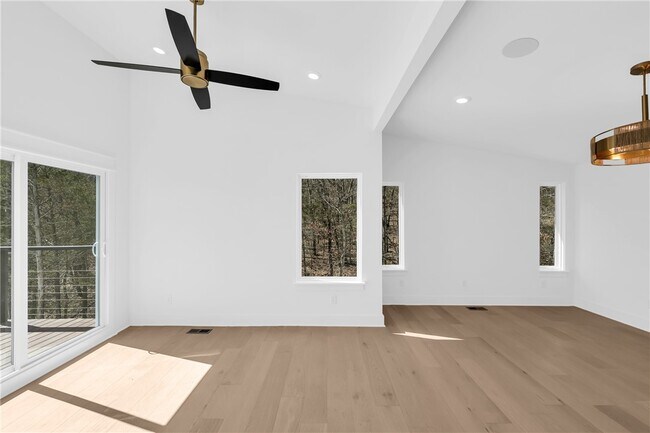 Building Photo - 123 S Paddock Loop