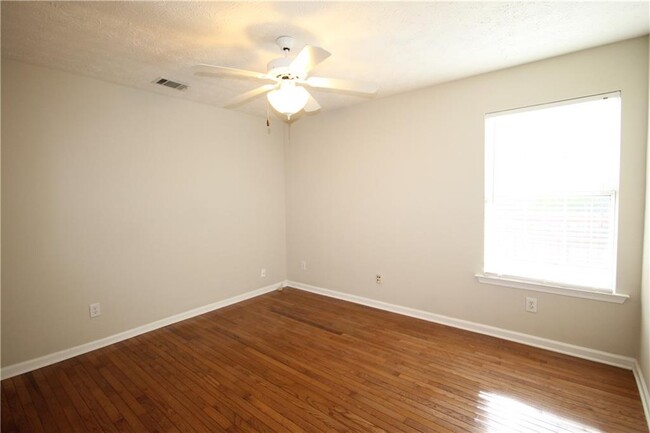 Building Photo - 1335 Carter Rd