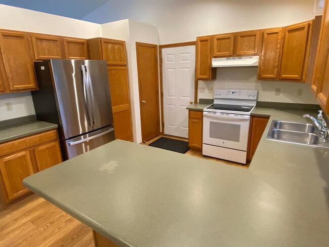 Building Photo - Updated 4-Bedroom, 3-Bath Home with Walk-Out Basement