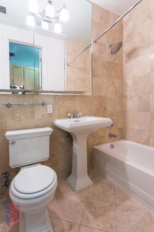 Building Photo - 345 E 5th St