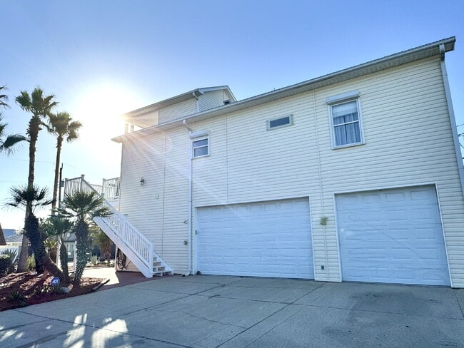 Building Photo - Bid-a-Wee Beach Gulf View -Long Term Rental!