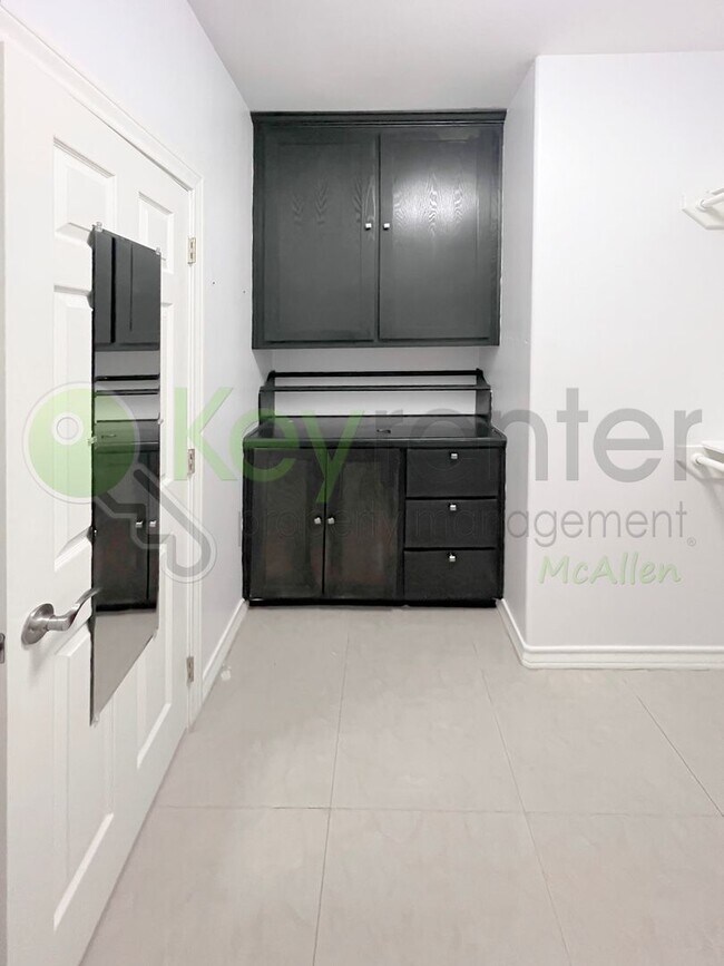 Building Photo - Beautiful 4B/2.5B Home in Mcallen