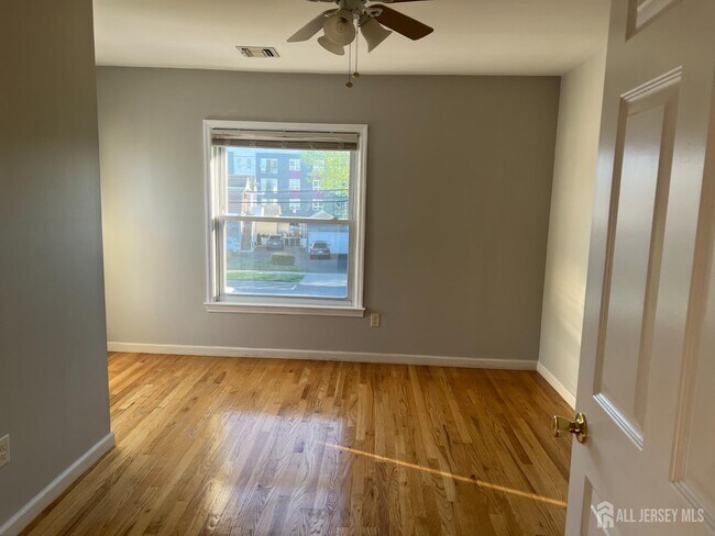 Building Photo - 104 W High St