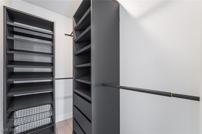 Building Photo - 10784 Glowing Dawn Ave