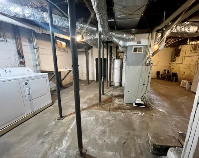 Building Photo - 4 bed 2 bath near UWEC available June 1st!...