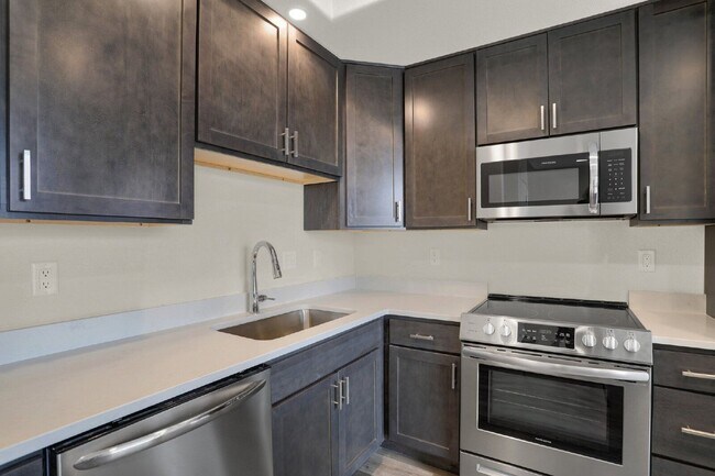 Building Photo - 3780 Venice Grove