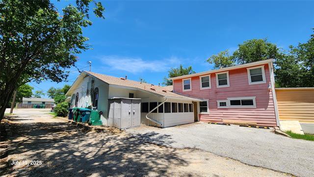 Building Photo - 1015 S Welch St