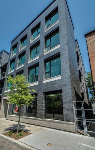 Primary Photo - 4421 N Clark St