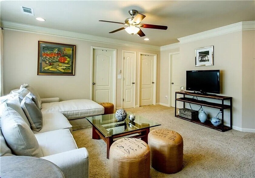 Building Photo - 3092 Brockenhurst Dr