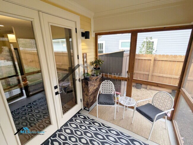 Building Photo - 2975 Carolyn Dr