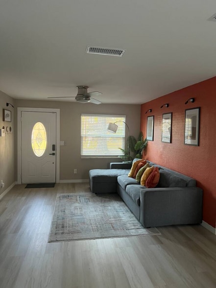 Building Photo - 4332 Key Largo Dr