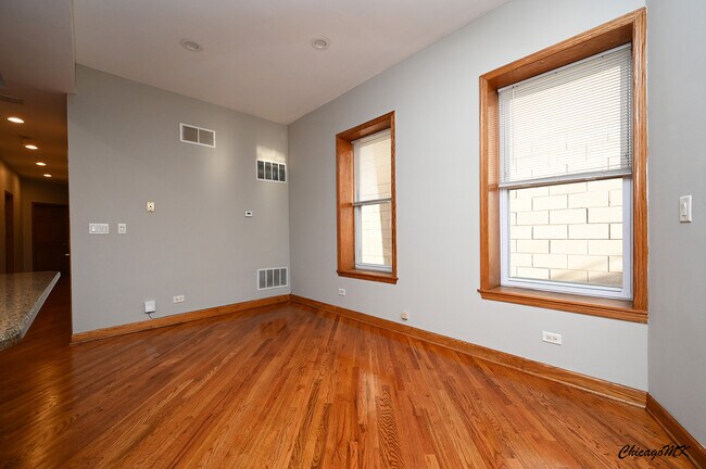 Building Photo - 1535 N Paulina St