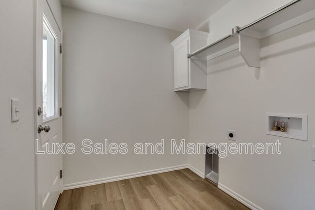 Building Photo - 11605 Mackenzie Wy