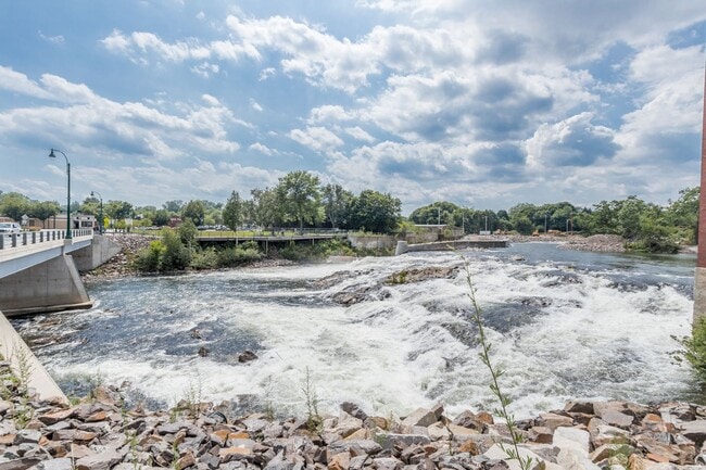 Building Photo - Westbrook 1BD/1BA Condo at Riverfront Loft...