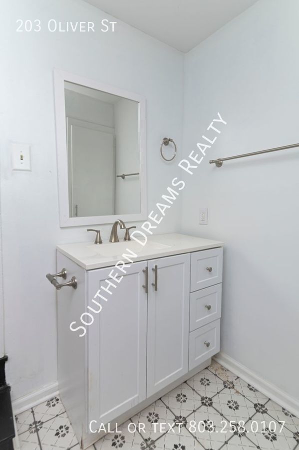 Building Photo - 203 Oliver St