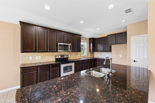 Building Photo - 417 Hackberry Dr