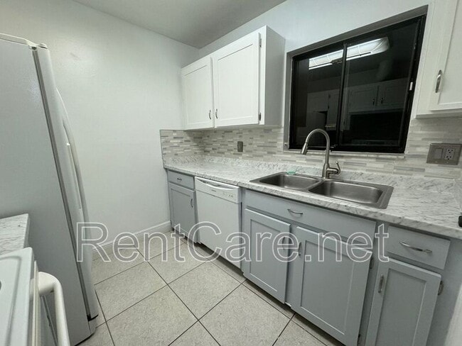 Building Photo - 2304 Inagua Way