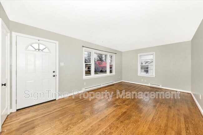 Building Photo - 11025 Rosewood Dr