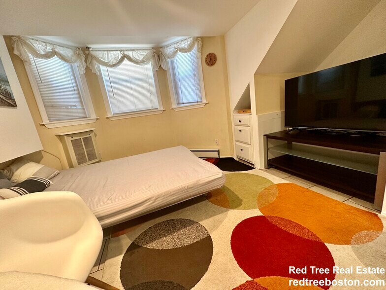 Building Photo - 8 Fulkerson St