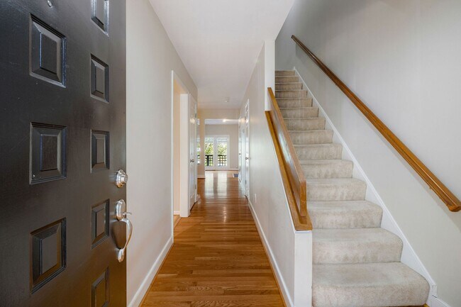 Building Photo - 9154 Lakeland Dr