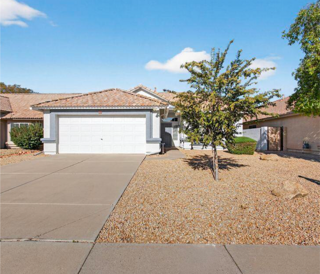 Building Photo - GORGEOUS home in the heart of Gilbert!