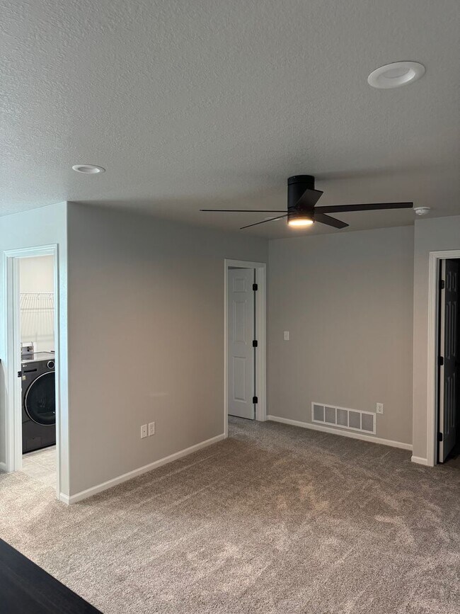 Building Photo - Modern 3-Bed Twinhome with Garage & Yard –...