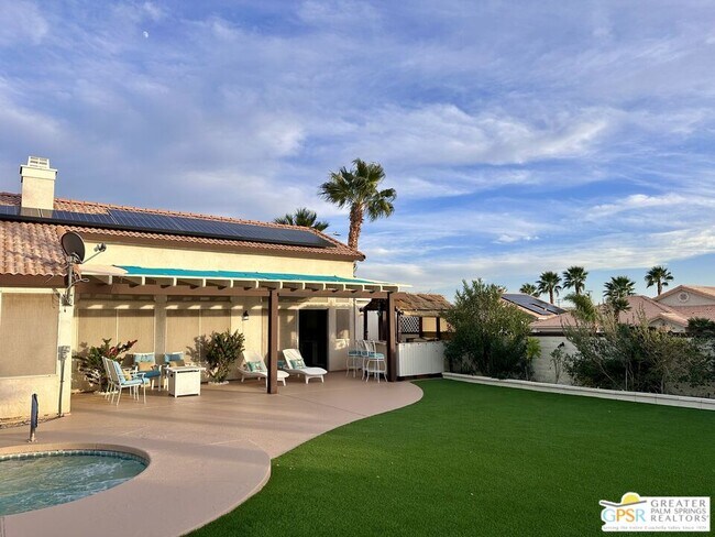 Building Photo - 9939 Vía Real