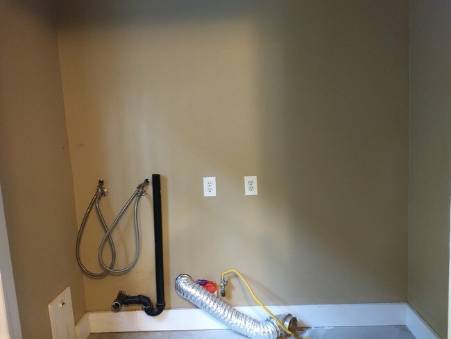 Laundry room - 13644 Earlham Dr