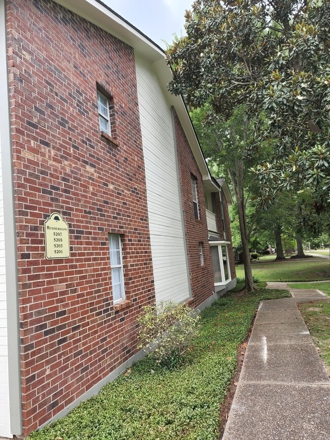 Side view. - 5201 Heatherstone Dr