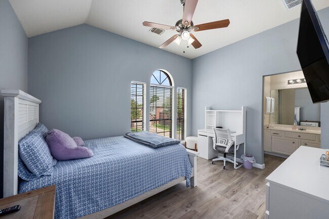 Building Photo - 16315 Scotch Hollow Ln