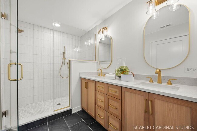 Building Photo - 715 N Brainard St