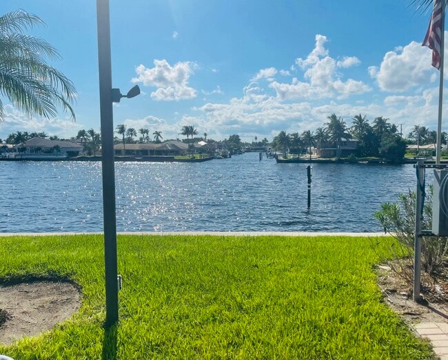 Building Photo - 1237 Hillsboro Mile