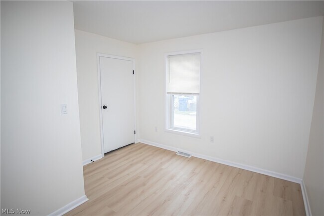 Building Photo - 112 Chestnut St