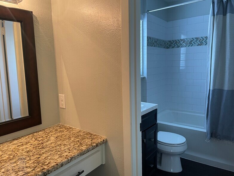 Make up Vanity and Main Bathroom - 6717 Tulsa Cove