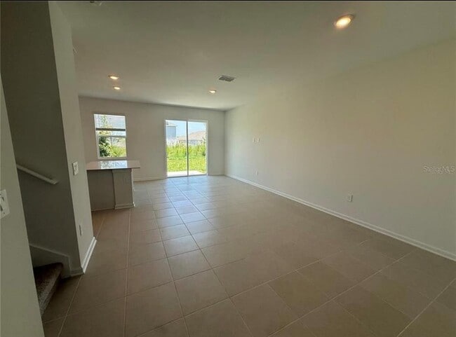 Building Photo - 2644 Skyline Lp