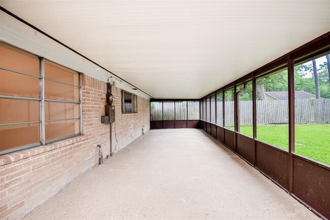 Building Photo - 2910 Colonial Dr
