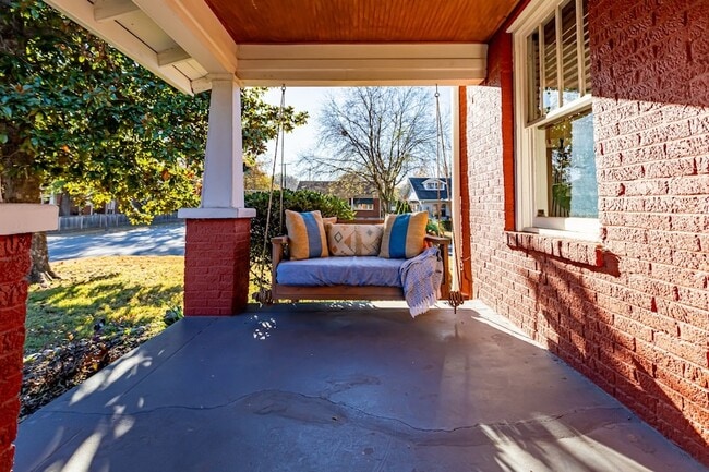 Building Photo - 310 S 7th St