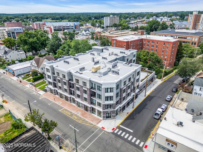 Building Photo - 120 Monmouth St
