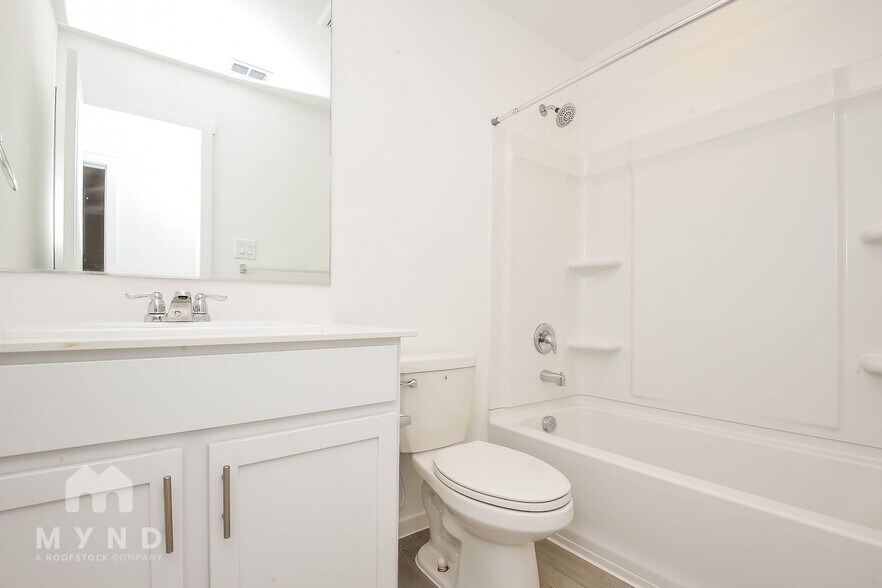 Building Photo - 2740 Mistwood Dr