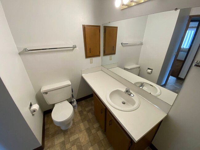 Building Photo - Cozy 3 Bedroom 1 Bath Home with Large Yard & 1 Car Attached Garage