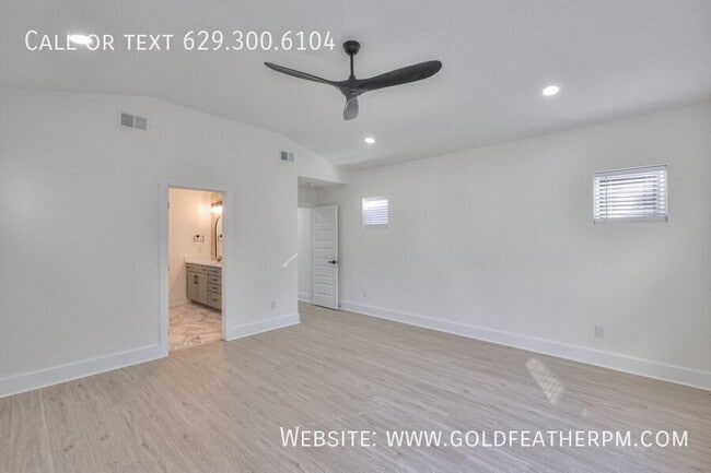 Building Photo - 402 E Trinity Ln