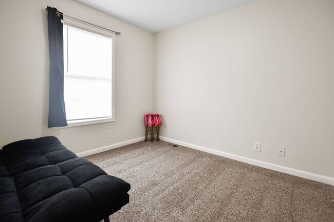 Building Photo - Pet Friendly Three Bedroom with Bonus!