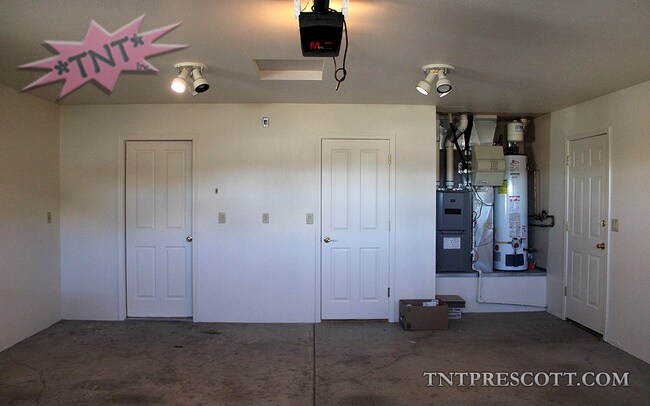 Building Photo - Home in Cliff Rose HOA ~ Winter Special!!