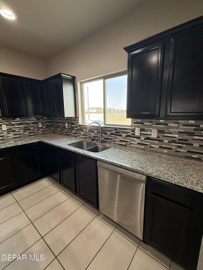 Building Photo - 14405 Eastbrook Dr