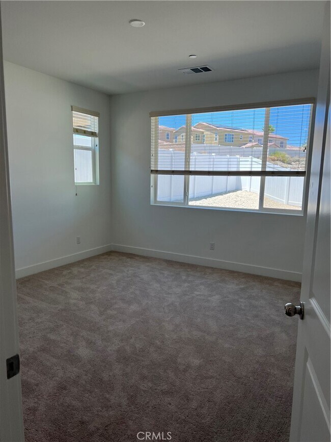 Building Photo - 62886 Loftwood St