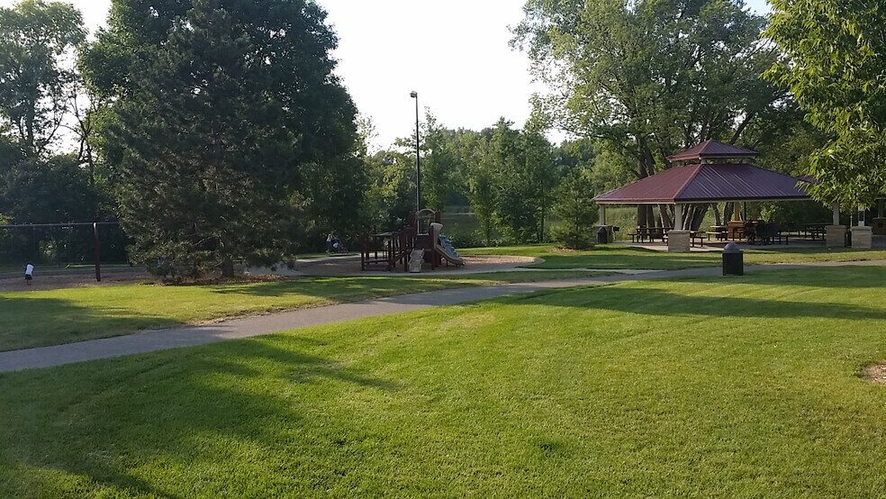Lake Sullivan Park picnic area - 621 51st Ave NE
